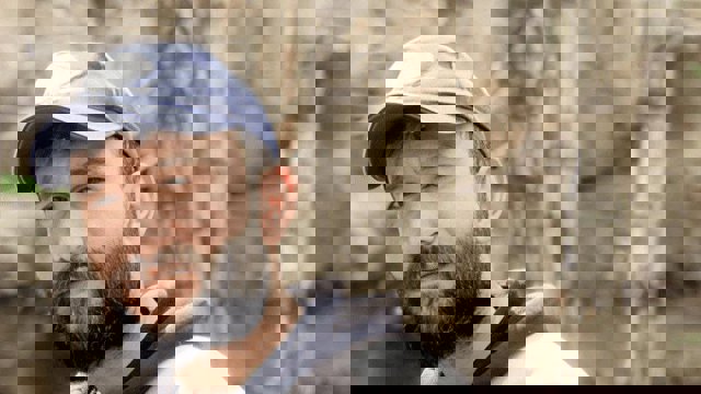  یوسف کاری پس از تهدید ضامن به توقیف سند، در جلسه بازپرسی حاضر گردید اما به دلیل غیر علنی بودن روند دادگاه از خود دفاع نکرد