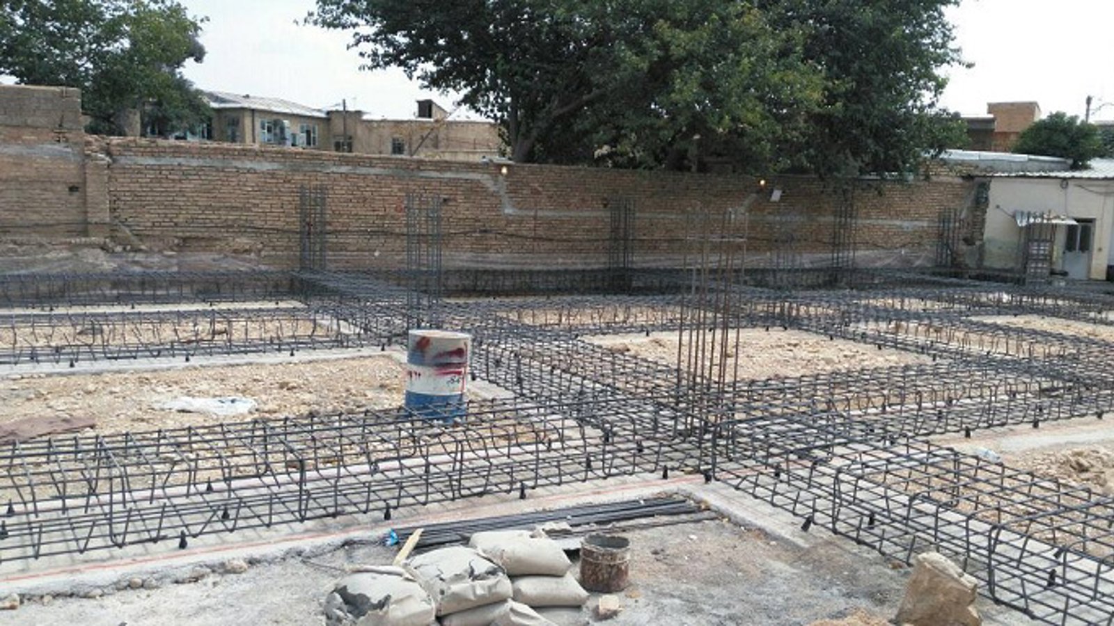 اعتراض تورکان قشقایی‌ها به تخریب بنای شاعر نامی تورک و صدور بیانیه + تصاویر