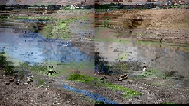 رودخانه قارا سوی‌ اردبیل همچنان‌ آلوده به‌ پساب‌های‌ صنعتی