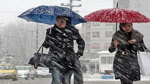 قطع برق و تعطیلی مدارس به دنبال بارش برف در اردبیل