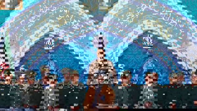 خامنه ای: کاندیداها سعی کنند گسل‌های اعتقادی، جغرافیایی، زبانی و قومی را تحریک نکنند