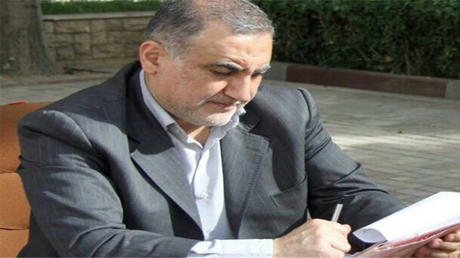 بیگی: تهران و اصفهان با کاهش مالیات آزربایجان مخالفت می‌کنند