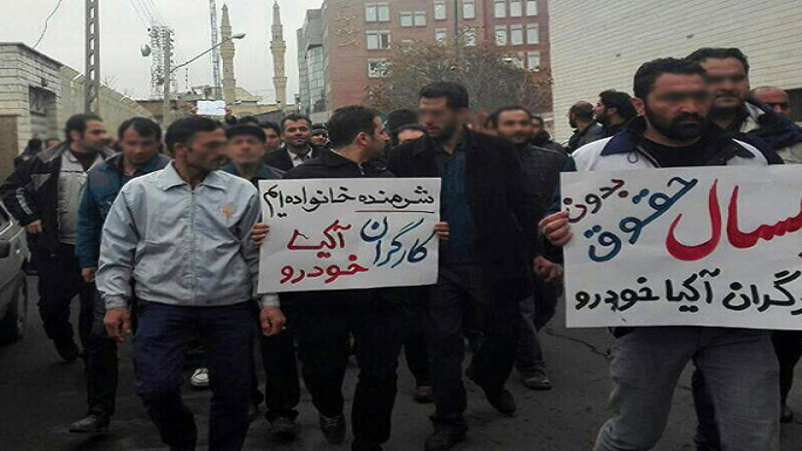 تجمع کارگران «اکیا خودرو» مقابل استانداری آزربایجان شرقی