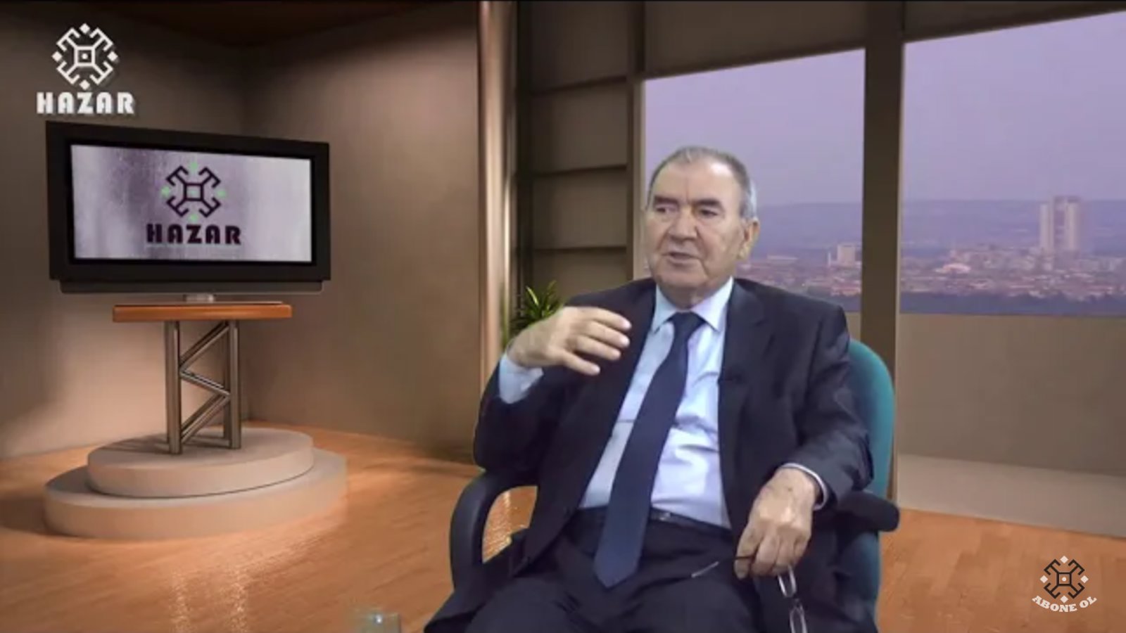 بیلیم آدامی سایین جمیل حسنلی ایله سویله شی