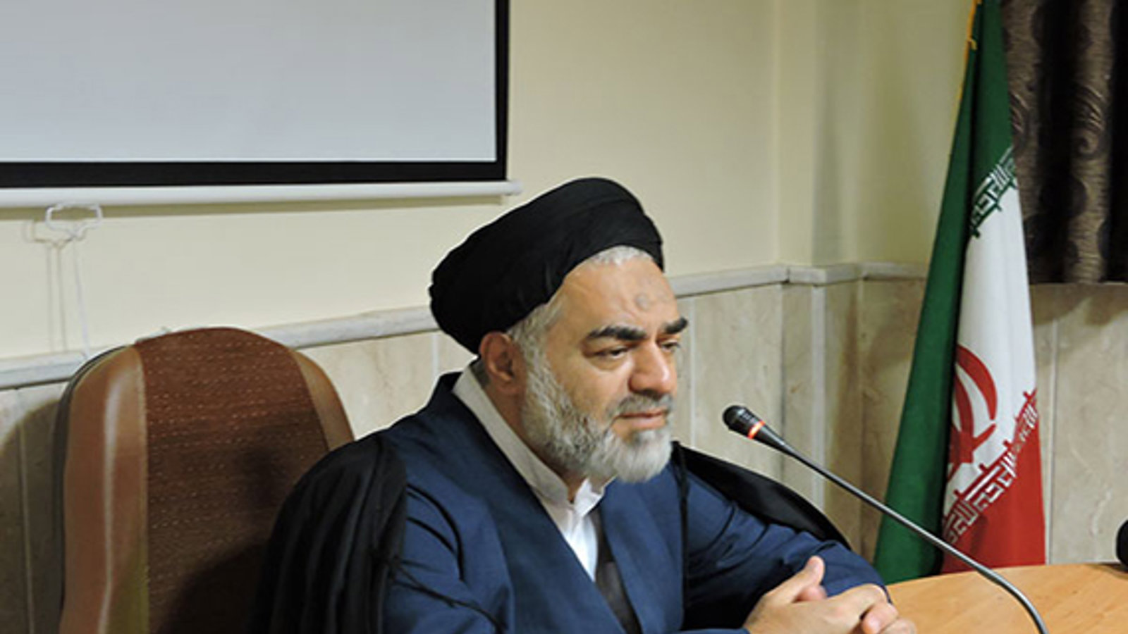 آموزش و پرورش پوشش «چادر» را از مقطع اول ابتدایی الزامی کند