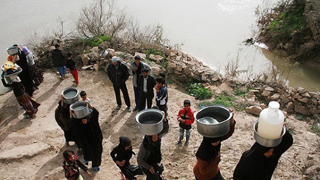 بازداشت نیروهای امدادگر مردمی توسط نیروهای اطلاعاتی در مناطق سیل زده الاحواز/ خوزستان