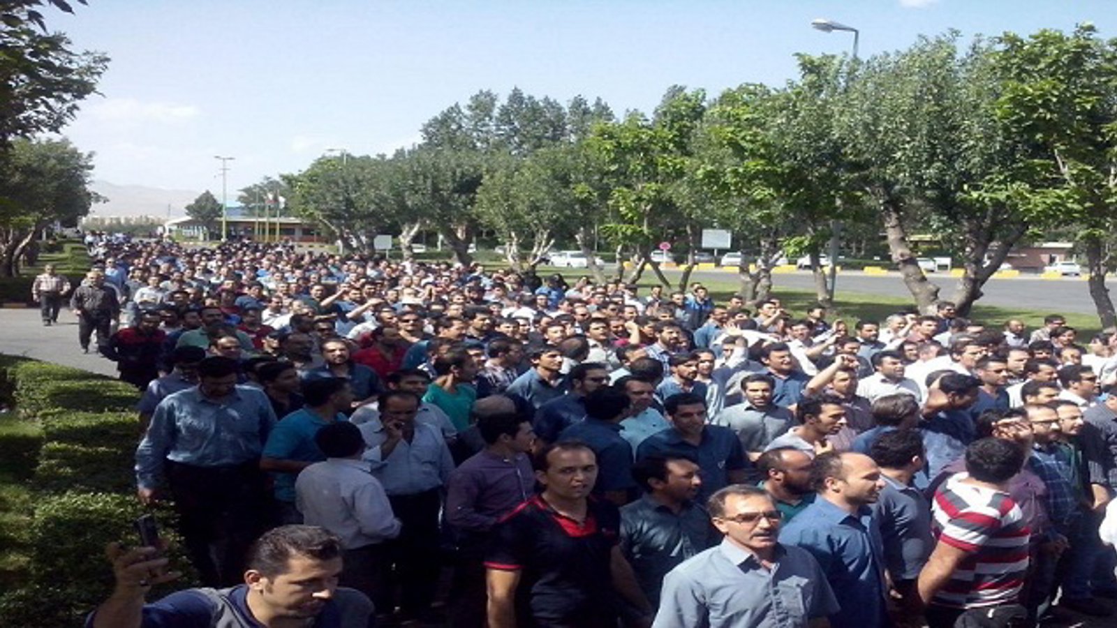 اخراج چند تن از اعضای شورای کارگری ترانسفوی زنجان/ تحصن ها ادامه دارد