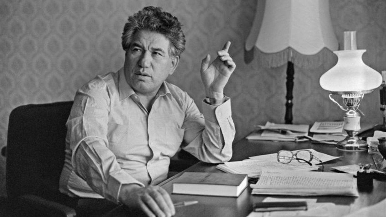 امروز سالروز وفات چنگیز آیتماتوف نویسنده بزرگ تورک است