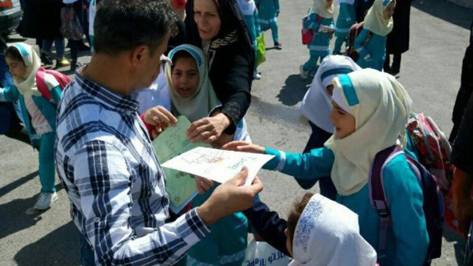 تداوم سنت اهدای کتاب تورکی در شهرهای آزربایجان جنوبی