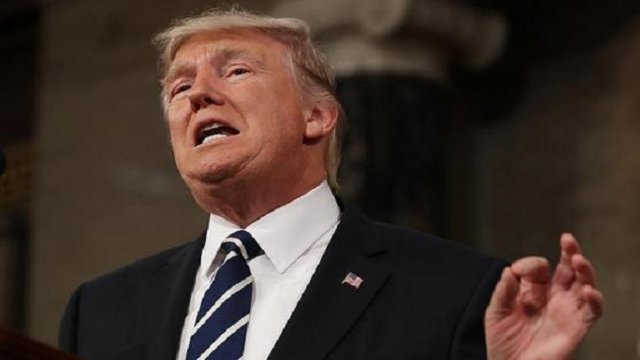 ترامپ: مسئولیت برخورد متقابل در مورد حمله شیمیایی در سوریه به عهده من است