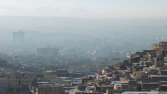 ناوگان حمل‌ونقل عمومی و سوخت مازوت نیروگاه‌ها عامل اصلی آلودگی هوا در تبریز