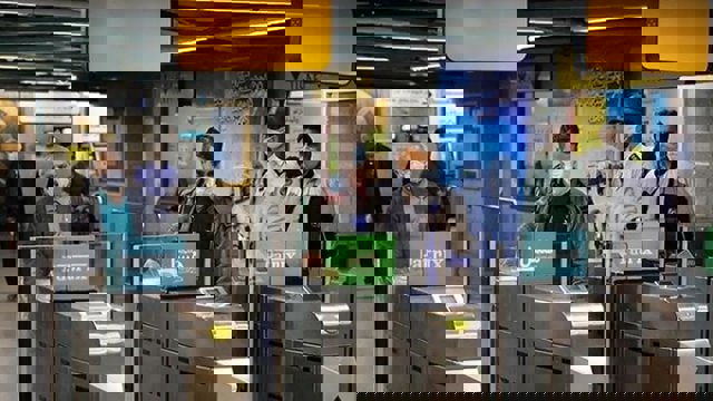 چک کردن تصادفی گوشی های همراه شهروندان توسط پلیس در ایران