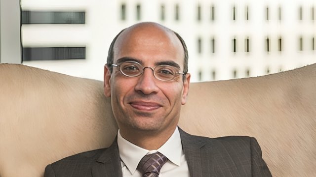 مهدی خلجی: جامعه ایرانی از فردوسی گاوی برای پرستش می‌سازد