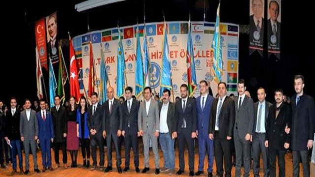 قدردانی از دکتر چهرگانی در دومین همایش اهدای جوایز خدمت رسانی به دنیای تورک