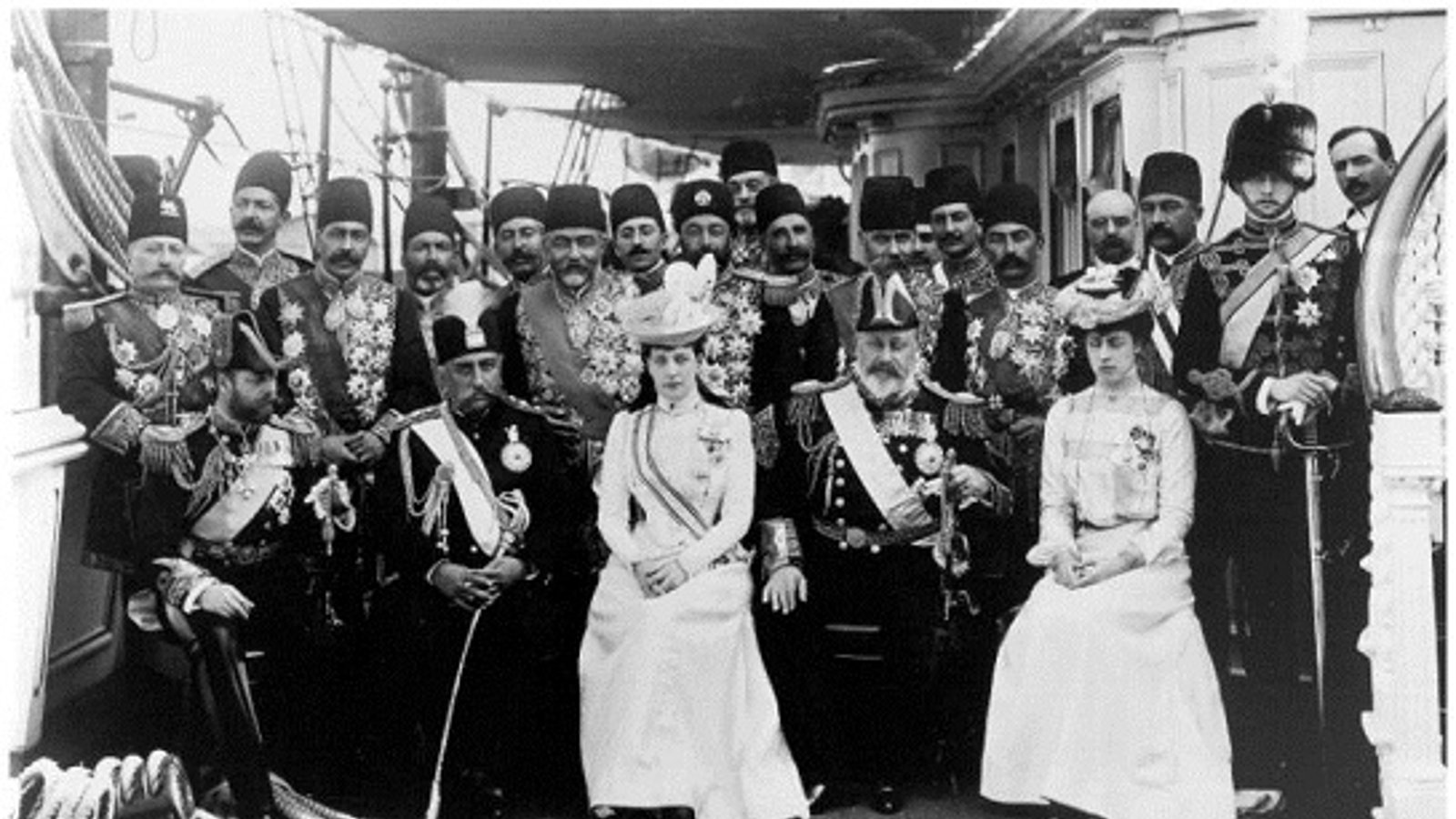 عکس تاریخی  از دیدار ''مظفرالدین شاه با ملکه انگلیس'' + تصویر