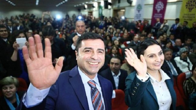 در دنیای واقعی زندگی کنید