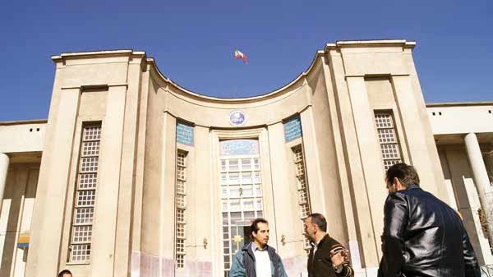 هر سال ۷۰۰ پزشک از ایران مهاجرت می‌کنند