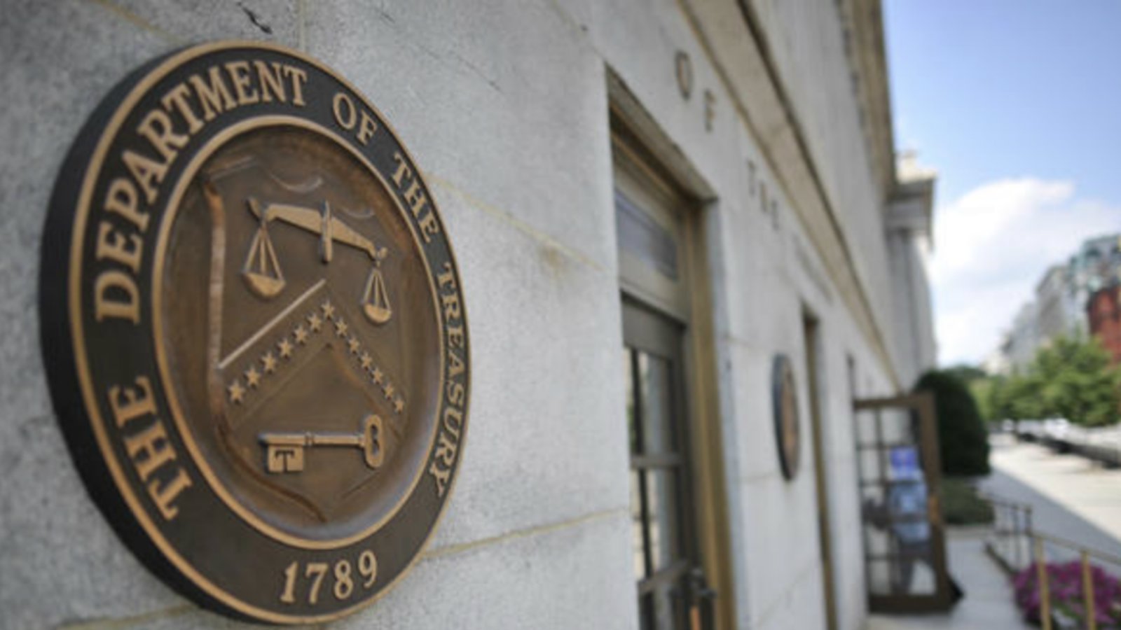 آستان قدس رضوی و نهادهای وابسته به رهبر ایران توسط آمریکا تحریم شد