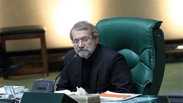 لاریجانی می‌گوید پروازهای روسیه در پایگاه همدان متوقف نشده است