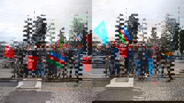 تجمع تورکان مقیم سوئیس در مقابل سفارت ایران