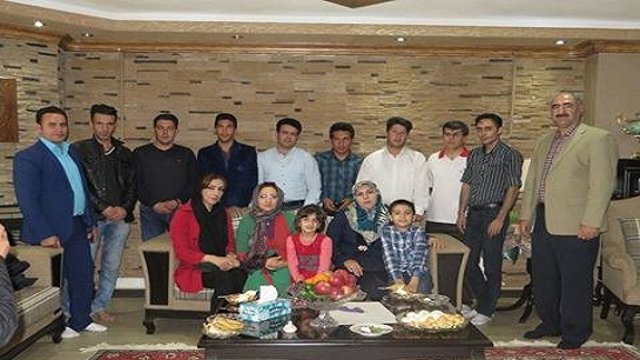 دیدار جمعی از فعالین اورمیه‌ای با خانواده شهید غلامرضا امانی