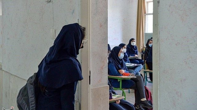 ترک تحصیل ۵۰ هزار نفر از دانش آموزان غیرفارس زبان