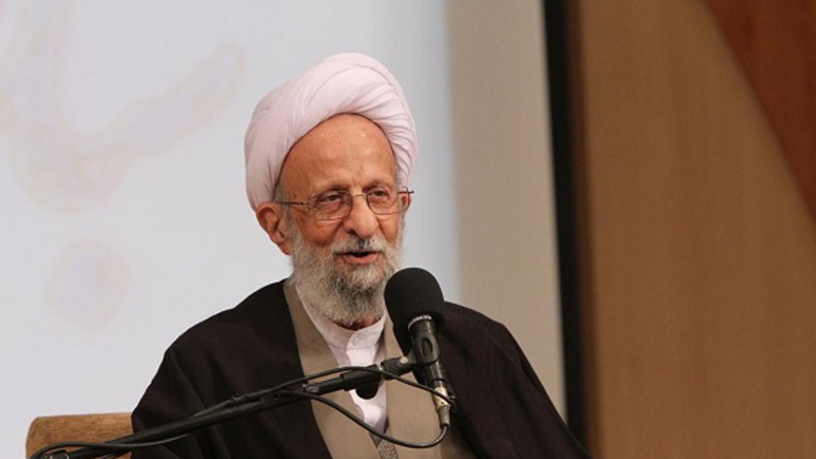 مصباح یزدی : شیعه و سنی برابر نیستند و اهل سنت  در ردیف پیروان "دین ناحق" قرار داد