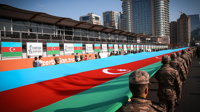 هزاران نفر در اولین سالروز آزادسازی قاراباغ در باکو راهپیمایی کردند