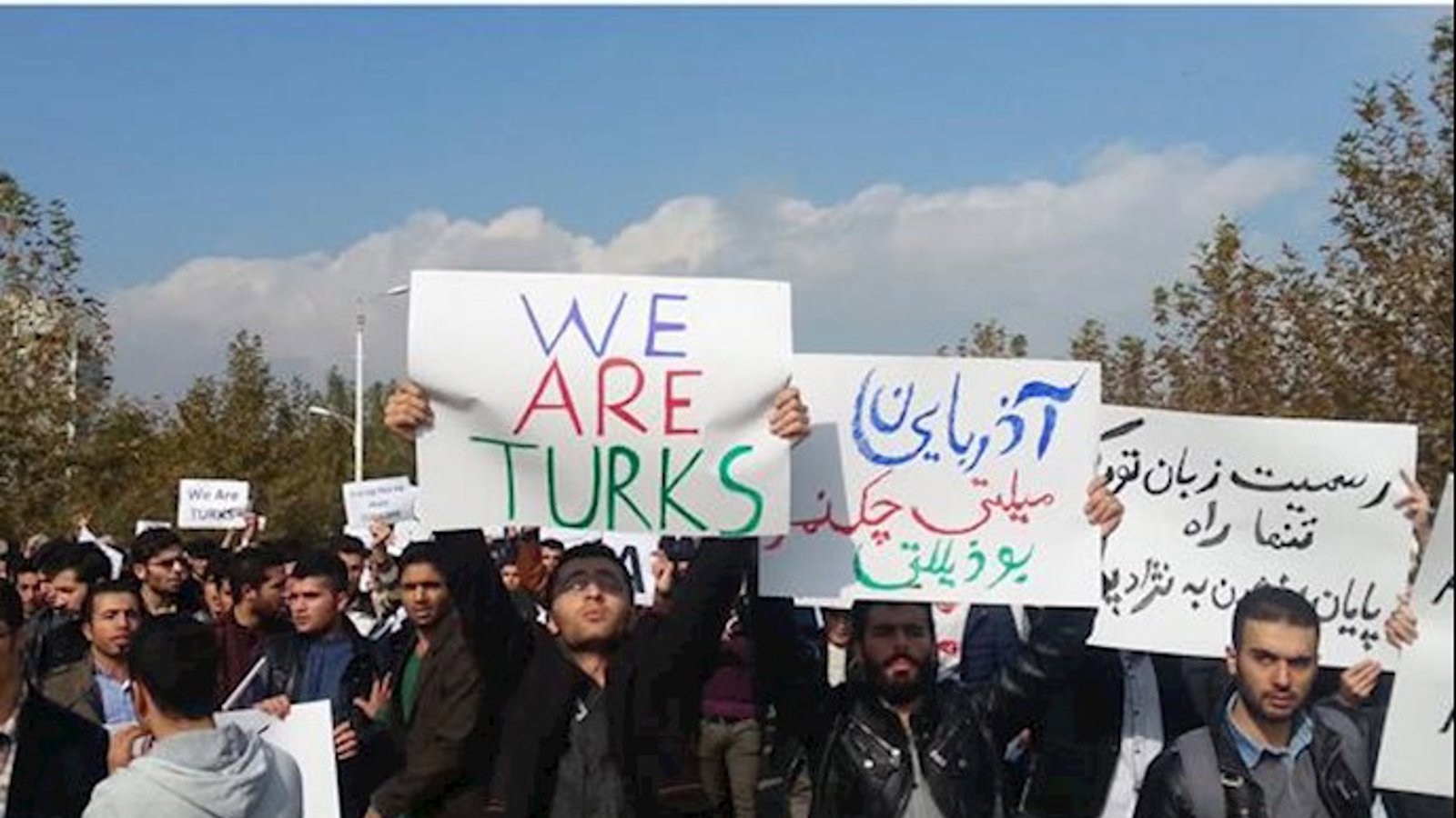 نگاه جریان پانفارسیسم به موضوع هویت تورکی در ایران که آنها آنرا «مسئله پانترکیسم» تعبیر می‌کنند