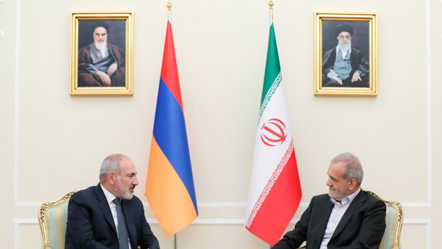 تاکید ایران بر تکمیل کریدور شمال-جنوب در دیدار پزشکیان و پاشینیان