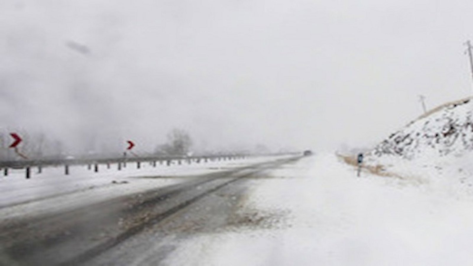 ۱۴۵۵ روستا در محاصره برف و کولاک در آزربایجان شرقی