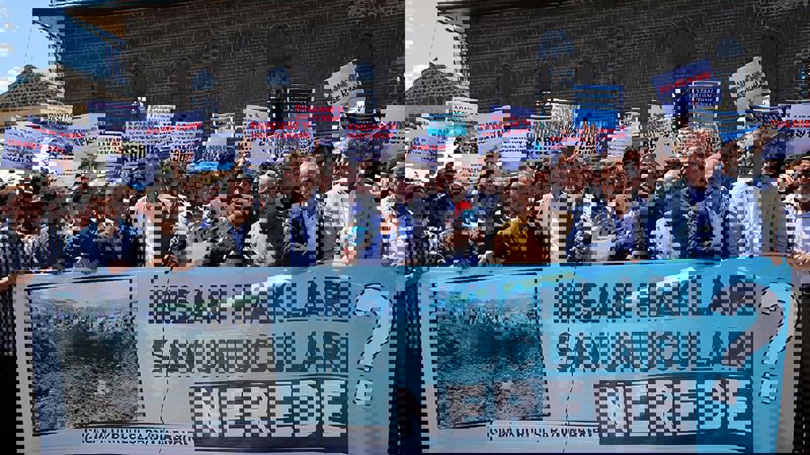 شهروندان دیاربکر ترکیه جنایات پ.ک.ک در "دوروملو" را محکوم کردند