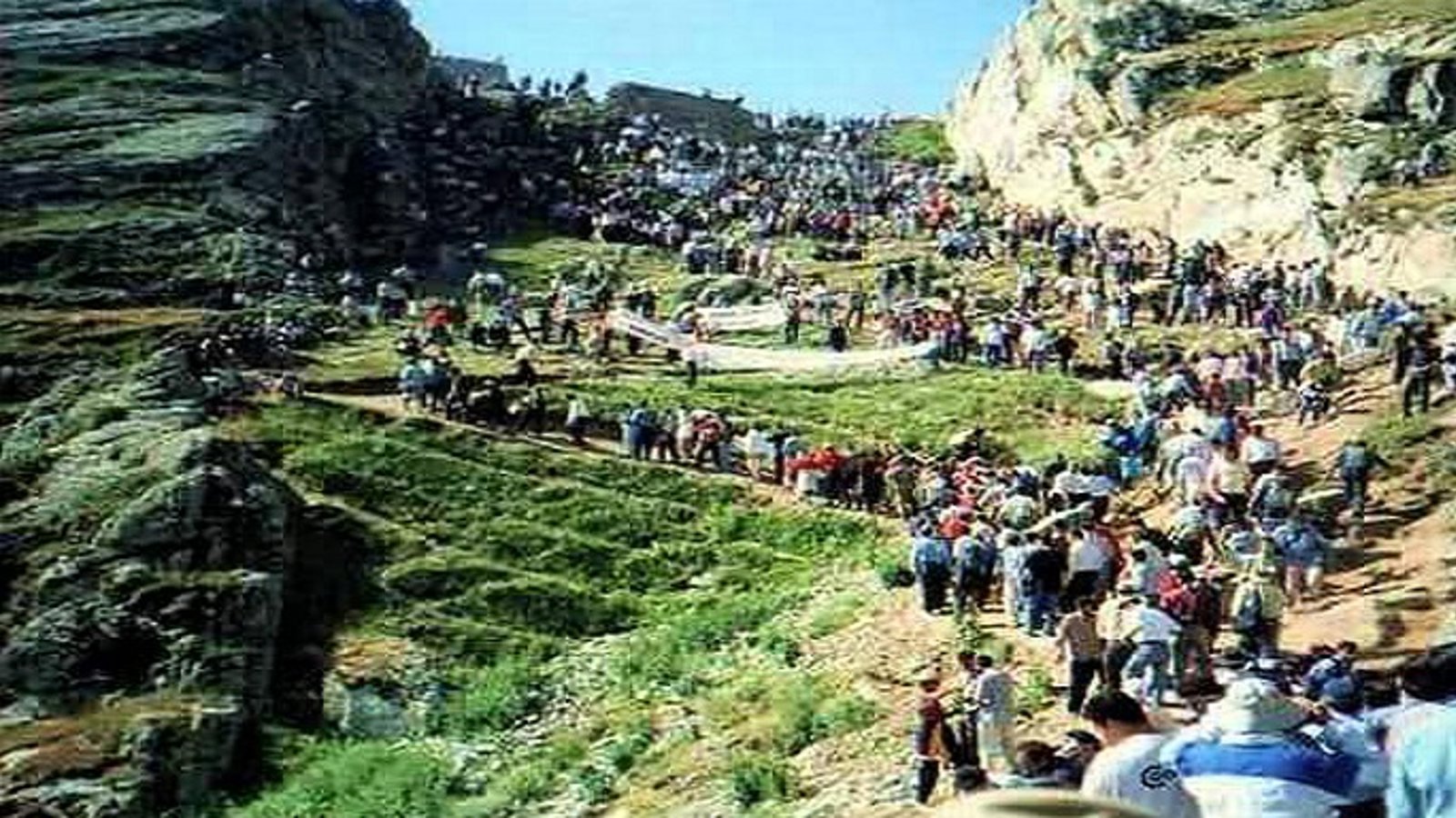 بابک قالاسی مراسیمی‌ایله کوروش قبری مراسیمی نین اوخشارلیقلاری و تفاوتلری! - حسن راشدی