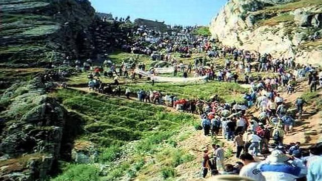 بابک قالاسی مراسیمی‌ایله کوروش قبری مراسیمی نین اوخشارلیقلاری و تفاوتلری! - حسن راشدی