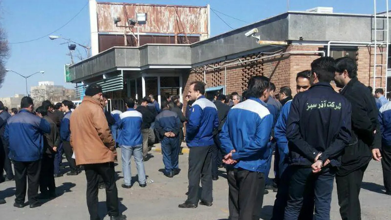 کارگران ماشین سازی تبریز در دومین روز اعتصاب/ به دستور مدیریت کارخانه تا بعد از انتخابات تعطیل  شد