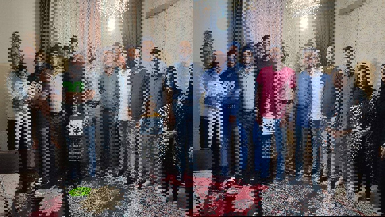 دیدار جمعی از فعالین ملی اورمیه با روزبه پیری پس از آزادی از زندان مرکزی تبریز