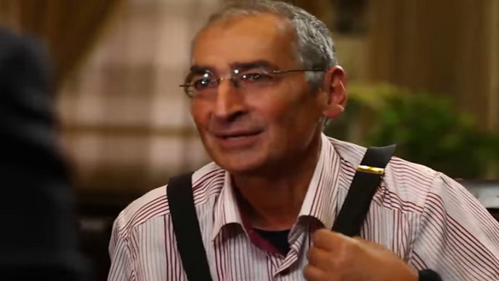 توهین شنیع صادق زیبا کلام به زنان تورک قشقایی  + فیلم