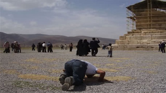 ناسیونالیستهای فارس و بنای پاسارگاد/ آیا بنای پاسارگاد می تواند مقبره کوروش باشد ؟! حسن راشدی