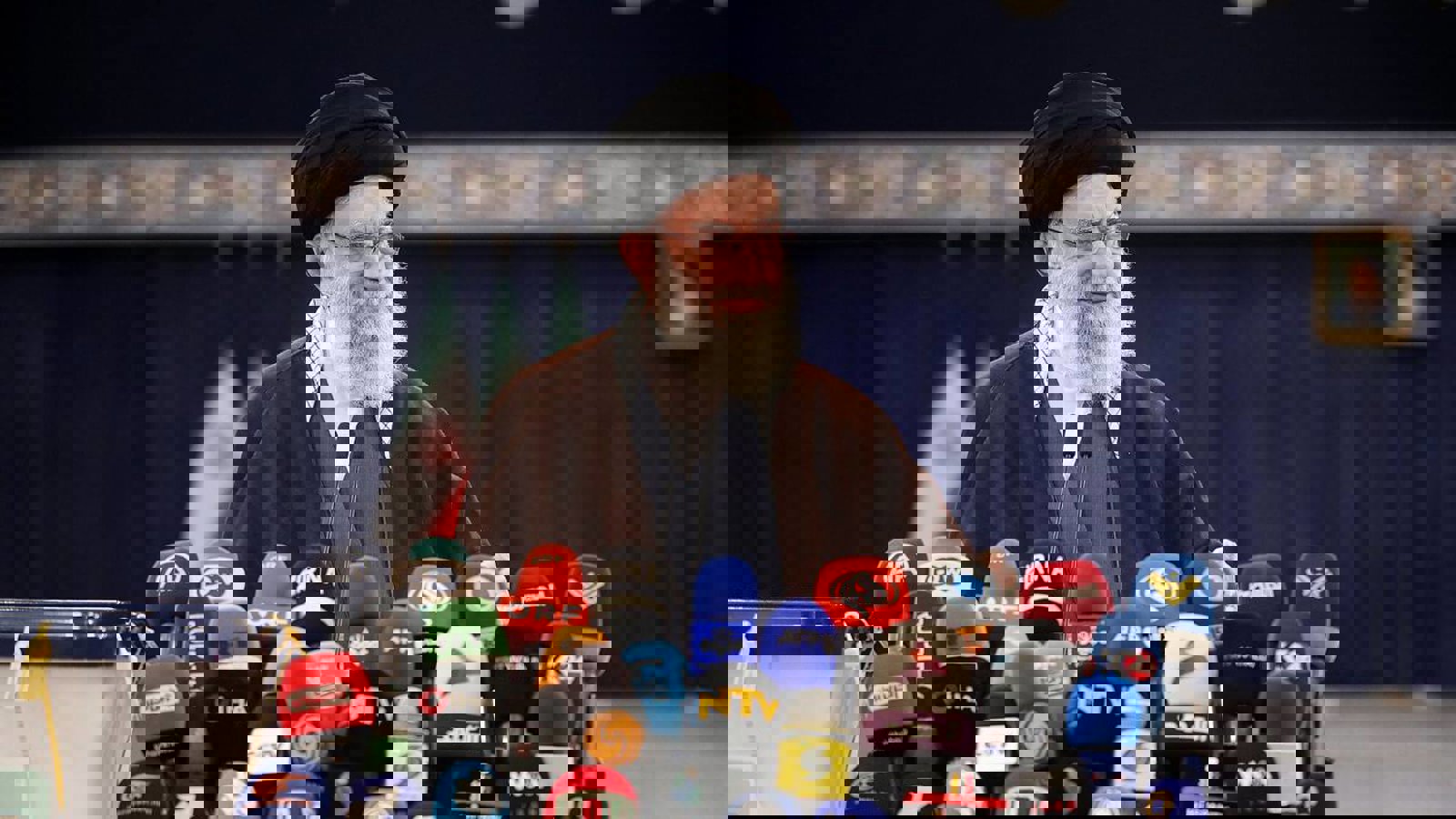 تصویری نا آشنا از علی خامنه‌ای