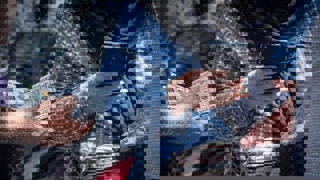 نرخ دلار از ۳۳ هزار تومان گذشت