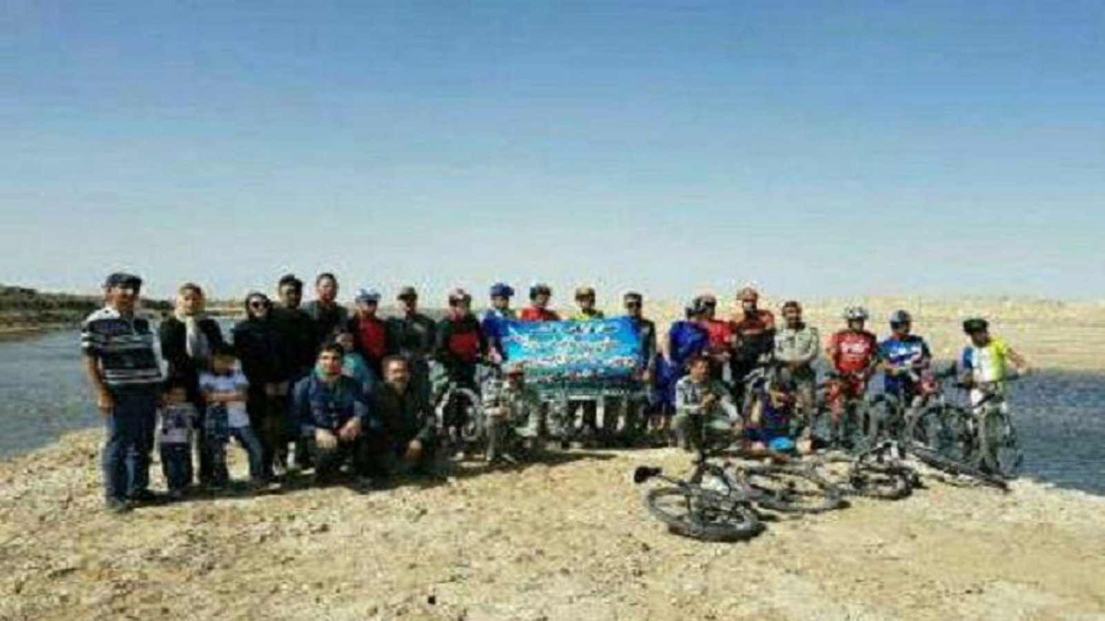 دوچرخه سواران میاندوآبی حاشیه دریاچه اورمیه را رکاب زدند