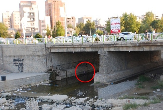 پیدا شدن یک جسد زیر پل شهرچایی اورمیه+تصاویر پیدا شدن یک جسد زیر پل شهرچایی اورمیه+تصاویر