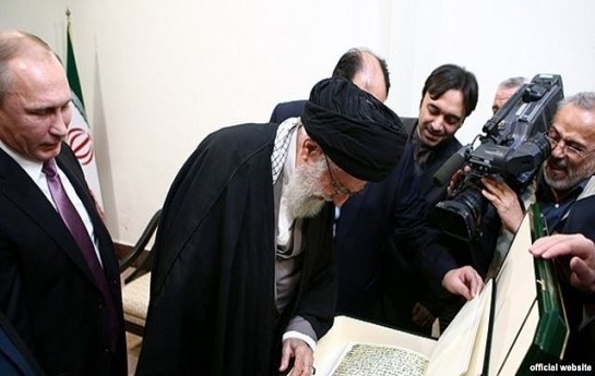 قرآن اهدائی پوتین به خامنه ای تقلبی از آب در آمد قرآن اهدائی پوتین به خامنه ای تقلبی از آب در آمد