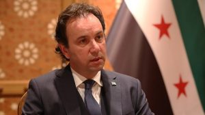 خالد خواجه می‌گوید که ایران برای فشار بر تورکیه ، تورکمان‌ها را نسل کشی کرد