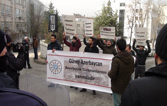 برگزاری تجمع حمایت آمیز از ”تورکان بایربوجاق” سوریه در مقابل سفارت ایران در آنکارا