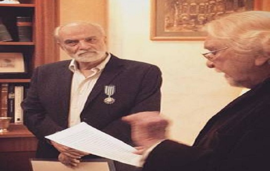 دریافت نشان شوالیه فرانسه توسط آیدین آغداشلو، نقاش آزربایجانی دریافت نشان شوالیه فرانسه توسط آیدین آغداشلو، نقاش آزربایجانی
