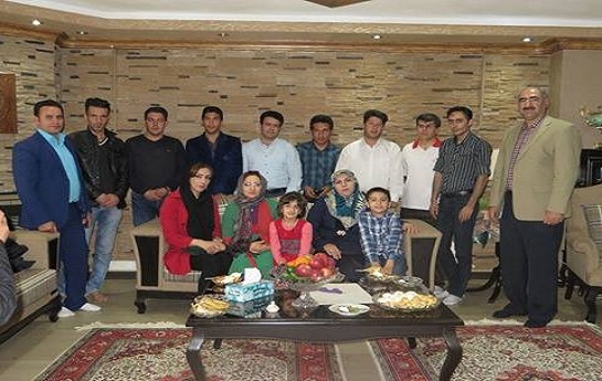 دیدار جمعی از فعالین اورمیهای با خانواده شهید غلامرضا امانی دیدار جمعی از فعالین اورمیهای با خانواده شهید غلامرضا امانی