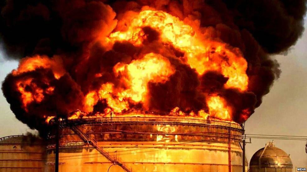 تداوم آتشسوزی در مجتمع پتروشیمی بندر ماهشهر تداوم آتشسوزی در مجتمع پتروشیمی بندر ماهشهر