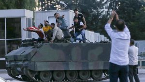زنده: اخبار کودتا در تورکیه (کودتاچیان فراری به یونان دیپورت می‌شوند)
