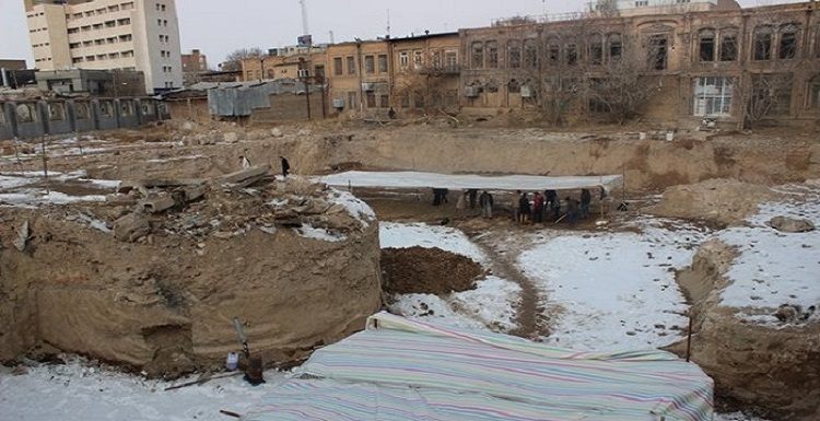 کشف برج قلعه قدیم تبریز هنگام کاوش در قلعه ارگ علیشاه تبریز کشف برج قلعه قدیم تبریز هنگام کاوش در قلعه ارگ علیشاه تبریز